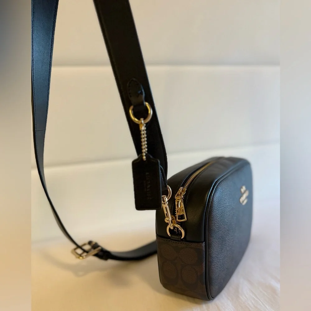 Coach Mini Jamie Camera Bag
Monogram Canvas Brown Black Leather
Crossbody - Picture 4 of 14